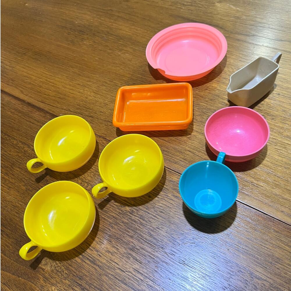Vintage Plastic Toy Kitchen Dishes & Serving Set - 8 Piece Lot